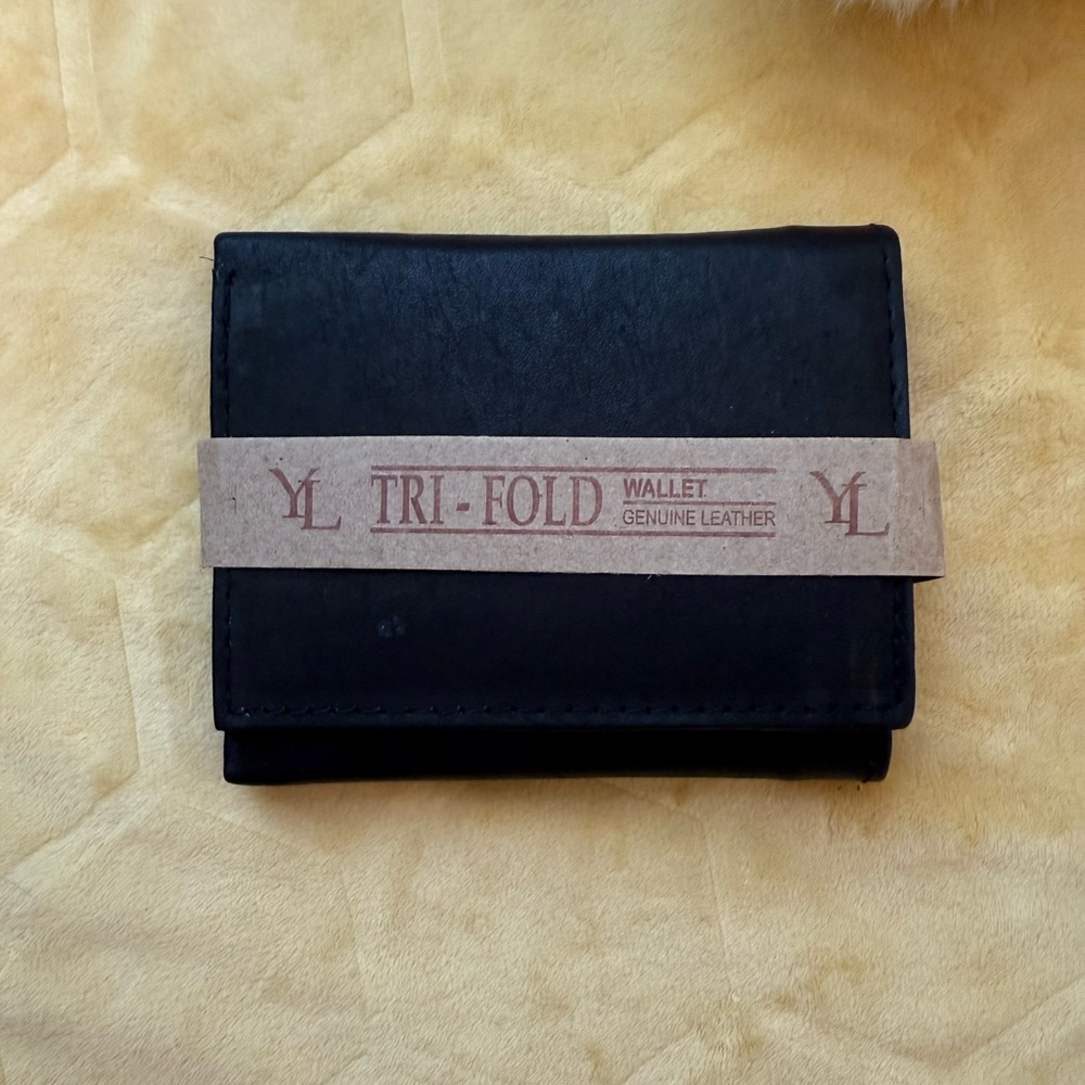 Men's NWT Black Tri-Fold Leather Wallet